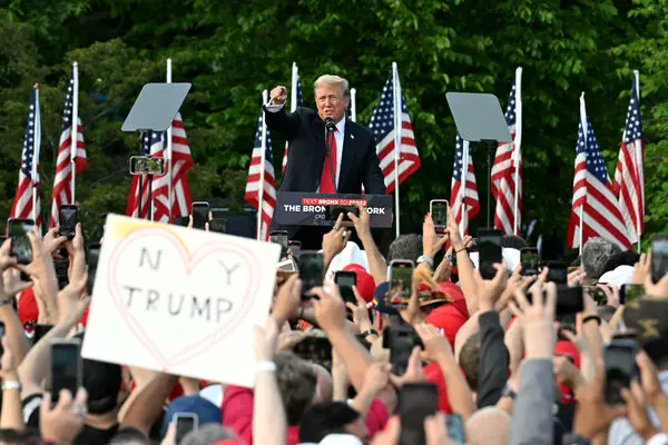 Thousands Descend on New York's South Bronx for Trump Rally