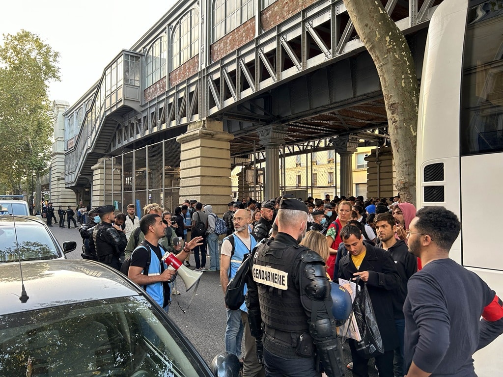 Homeless Migrants Being Bused Out of Paris - Getty Images