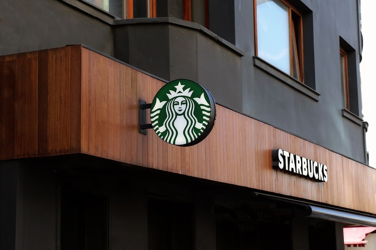 Starbucks Faces Sales Decline Amid Price Fatigue and Rising Competition