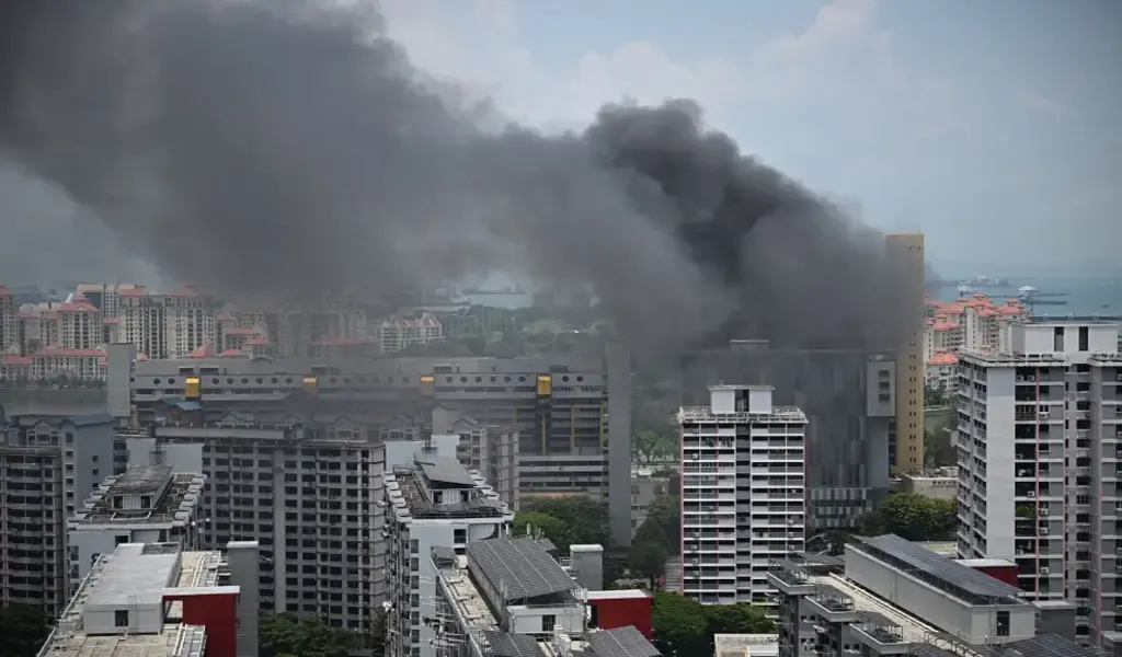 Fire Engulfs Multiple Vehicles at Singapore Golden Mile Tower Rooftop Carpark