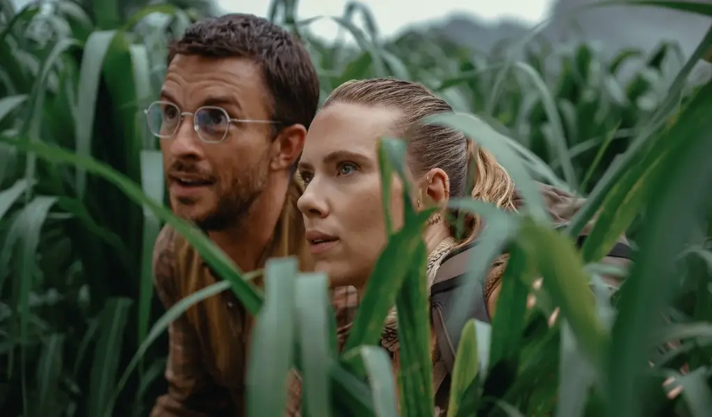 Jurassic World Sequel Reveals first Look at Scarlett Johansson and Jonathan Bailey