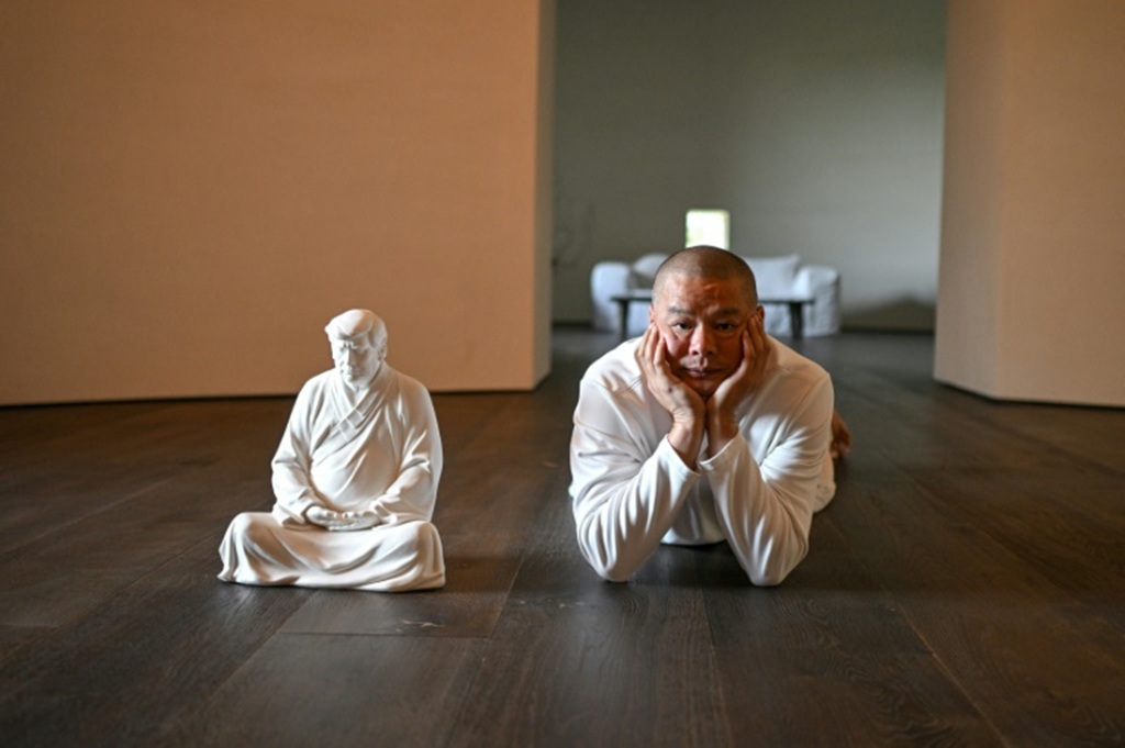 Zen-like Trump Statues